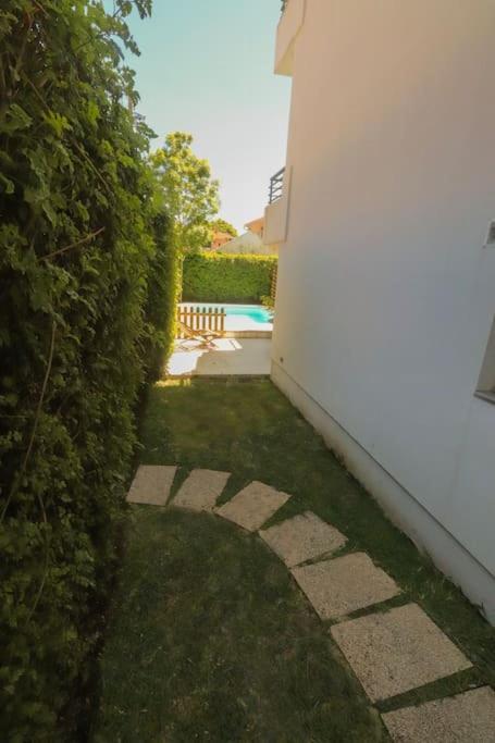 Appartamento Cascais Getaway With A Shared Pool Esterno foto